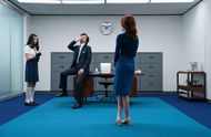 Sarah Bock, Adam Scott e Britt Lower (Eustice Huang, Mark and Helly) | Apple TV+